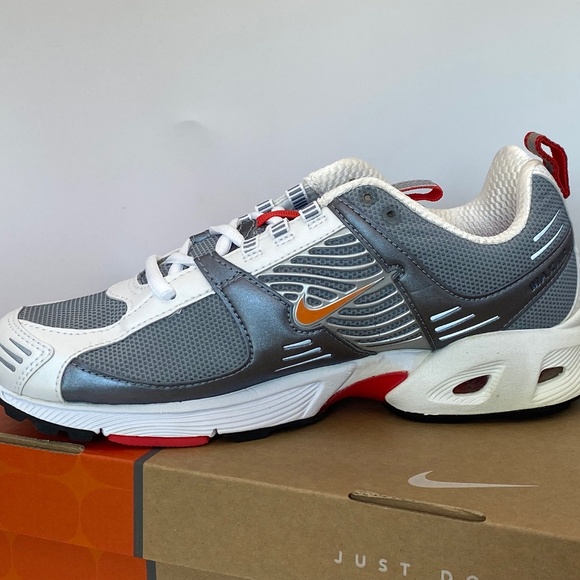 New Women's Nike Air Max Athletic Shoes, 7.5 US, Grey, White, Orange, Item S13 - Picture 1 of 12